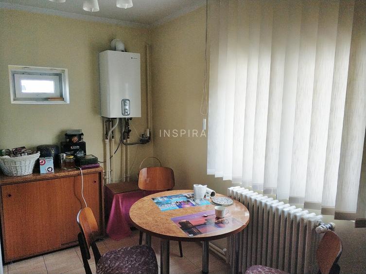 Km 4-5 - Casa renovata, situata in centrul cartierului - 7