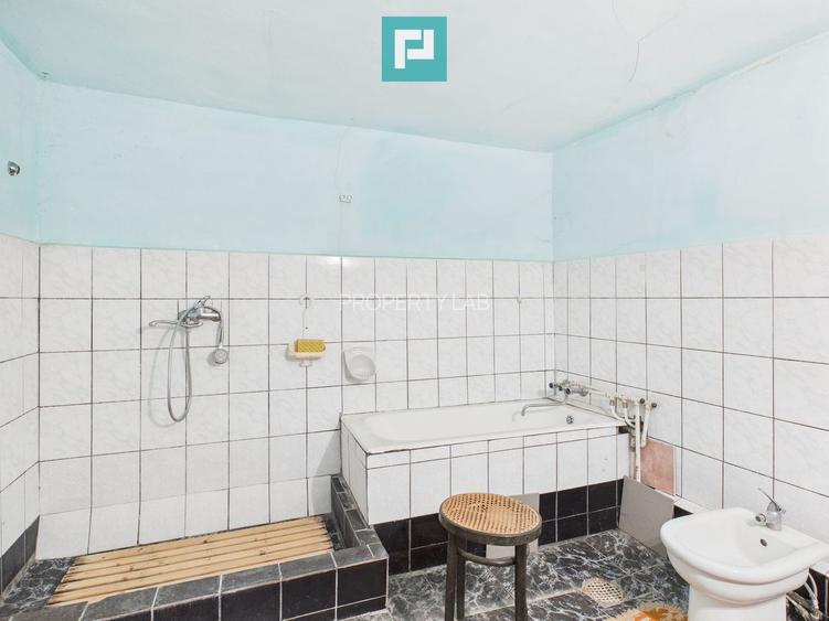 Casă cu 2 corpuri  și 5 camere în Livada - 11