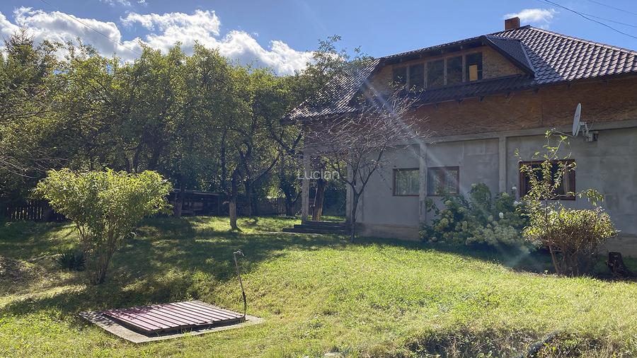 Casa + teren de vanzare comuna Tarcau, Neamt - 2