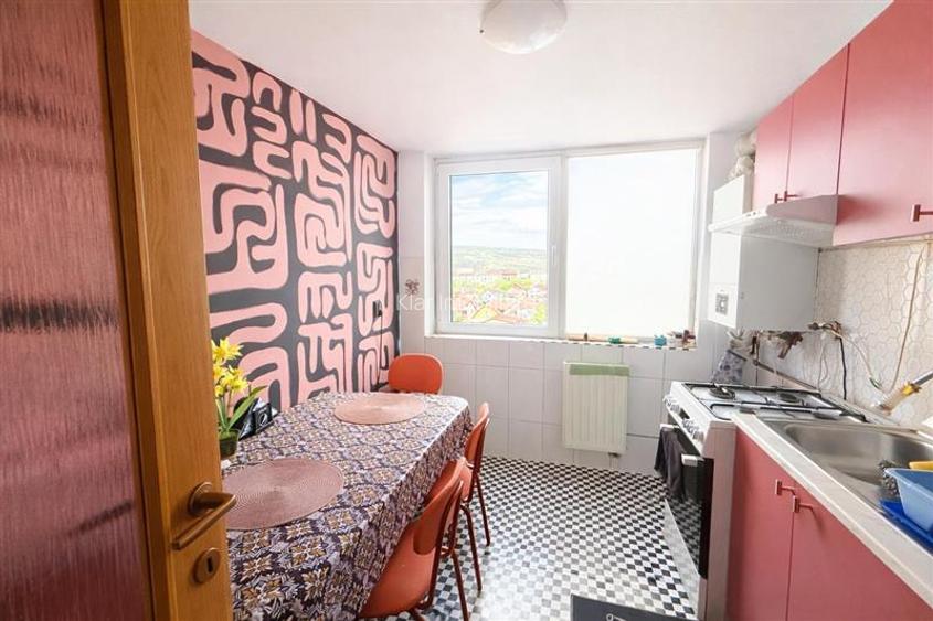 Vanzare apartament pe 2 nivele  in Ansamblu Oasului 86-90 - 3