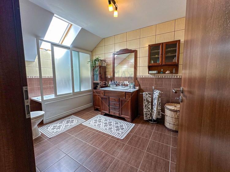 Vila de vanzare pe Str.Strugurilor/Terezian - 12