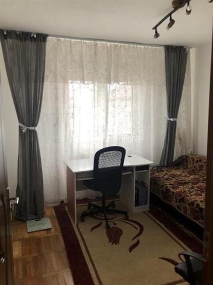 Decomandat cu 2 bai in bloc reabilitat, mobilat si utilat - 4