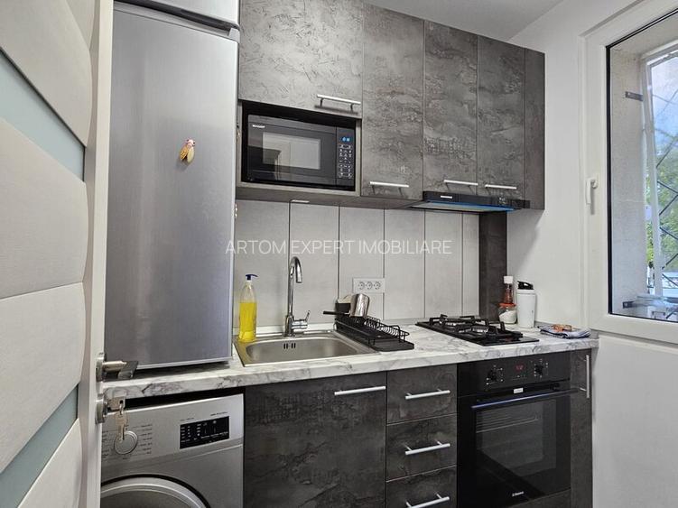 Titan/Liviu Rebreanu,2 minute metrou - 7