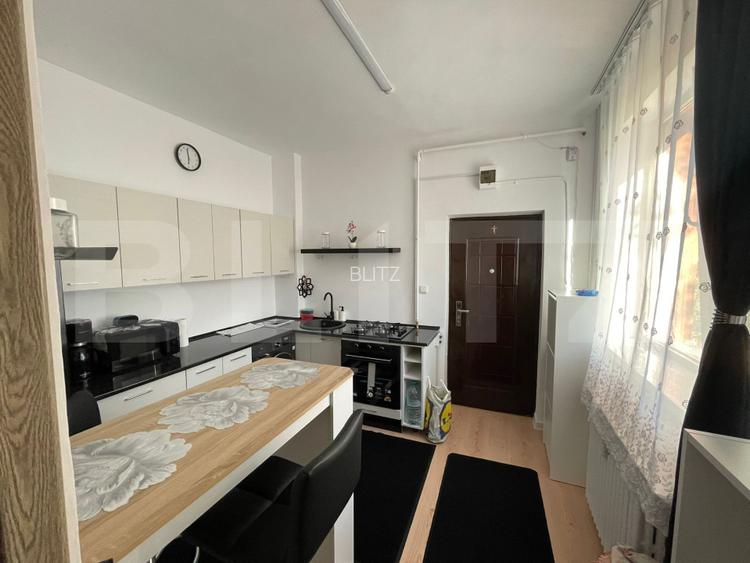 Apartament de vanzare, cu 2 camere, zona Tractorul - 5