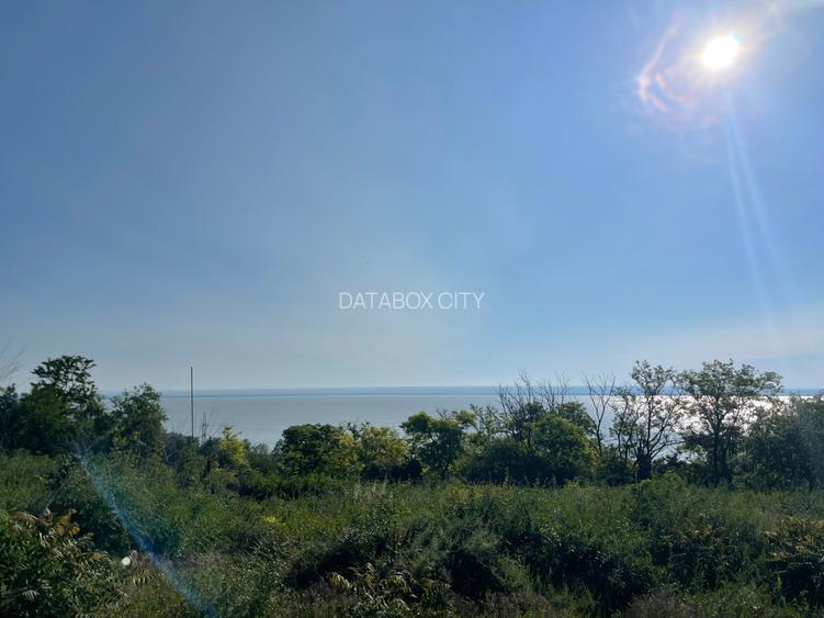 Proprietar, vand teren cu vedere la lacul Brates, liber constructii 3000 mp - 2