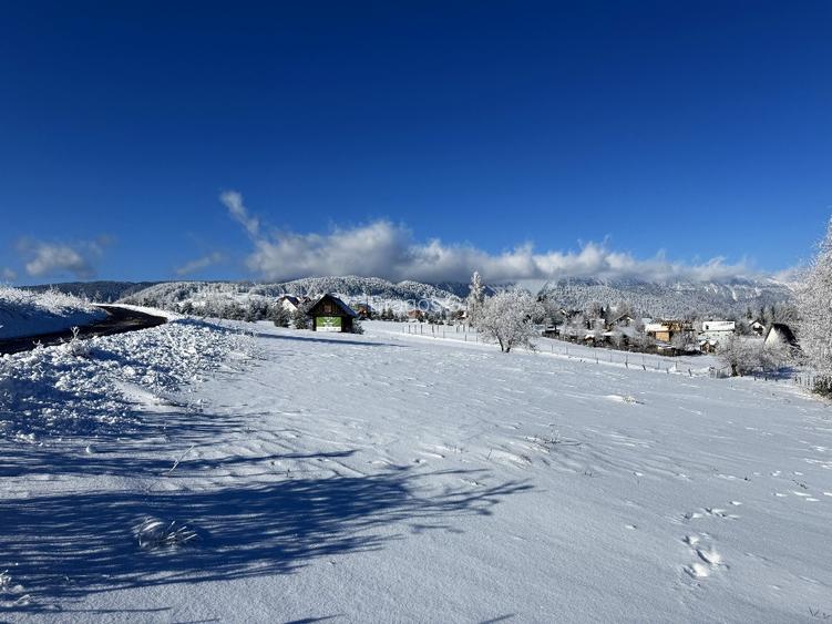 Teren satul Sirnea, intravilan, deschidere 120 m la drum asfaltat,  - 12