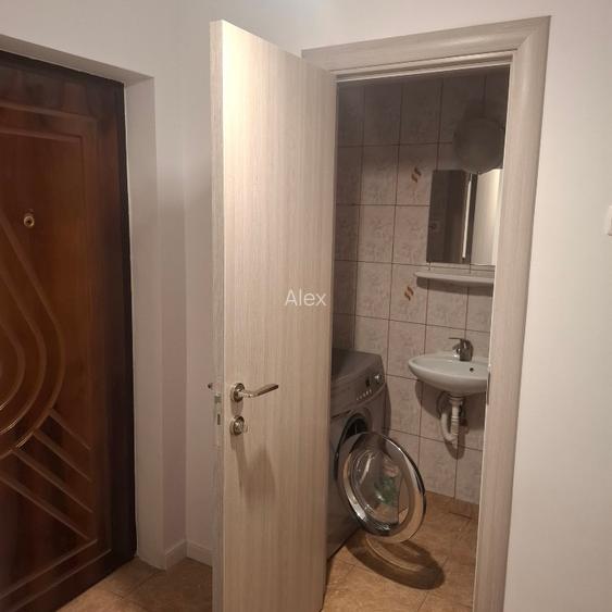 INCHIRIEZ APARTAMENT  3 CAMERE RENOVAT CAMPIA LIBERATII  - 13