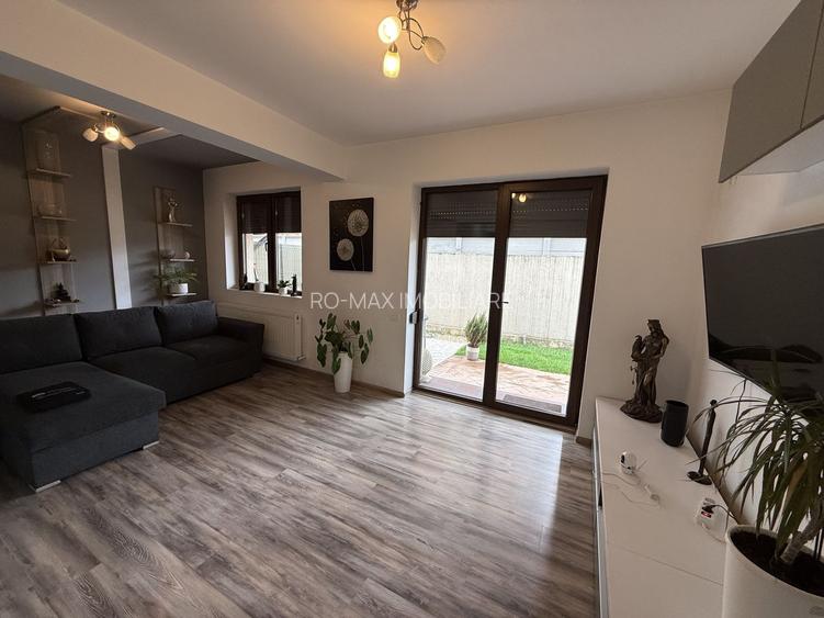 Casă înșiruită complet mobilată + curte+ 2 parcari în complex inchis! - 2