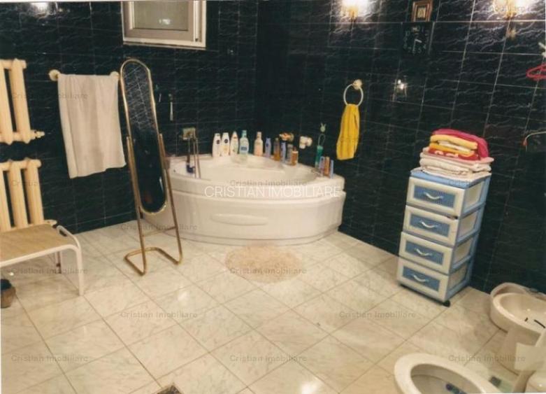 Vila DEOSEBITA, D+P+2, zona Ultracentrala - 13