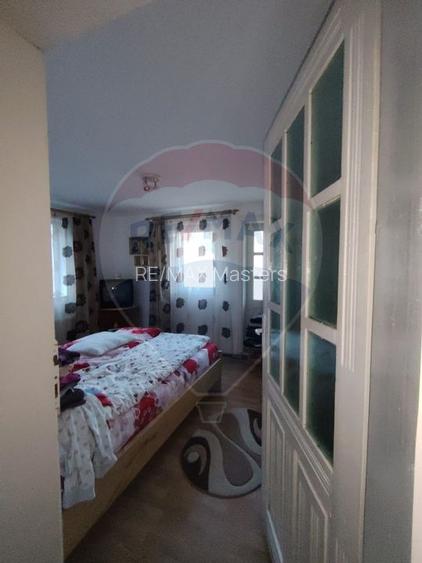 Case cu 7 camere de vânzare în comuna Panaci, sat Drăgoiasa. - 16