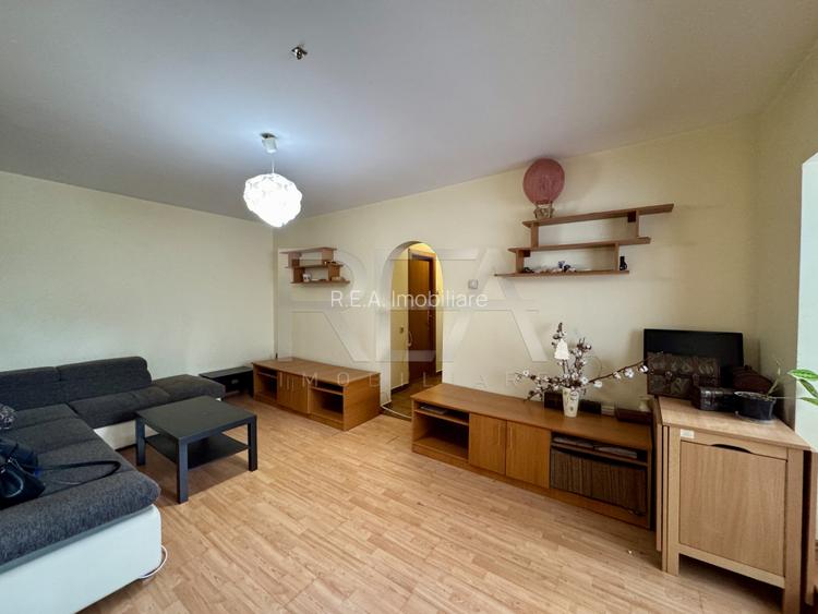 2 camere Titulescu cu vedere pe spate in bloc 1981 - 3