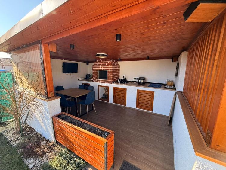 Casa mobilata si utilata cu garaj + foisor, curte amenajata,110 mp, 375mp teren  - 14