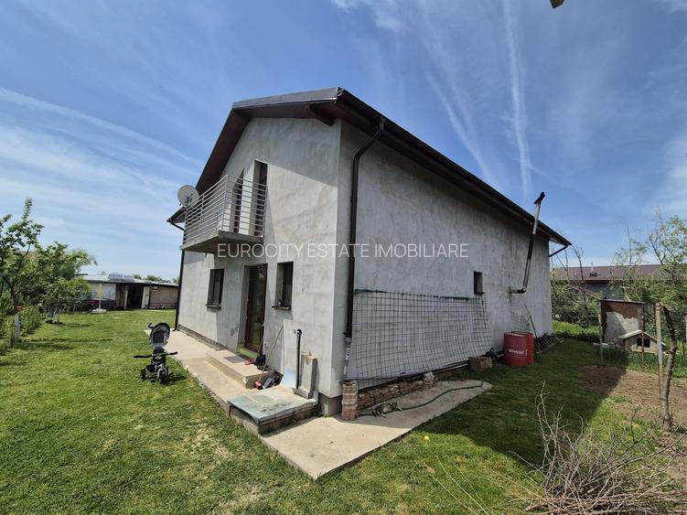 Mihailesti, vanzare vila P+M, 258mp, teren 912mp. - 5