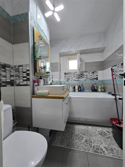 Etaj 2 - Lunca Cetatuii 4 camere decomandat cu 2 bai, bloc din ''97 - 8