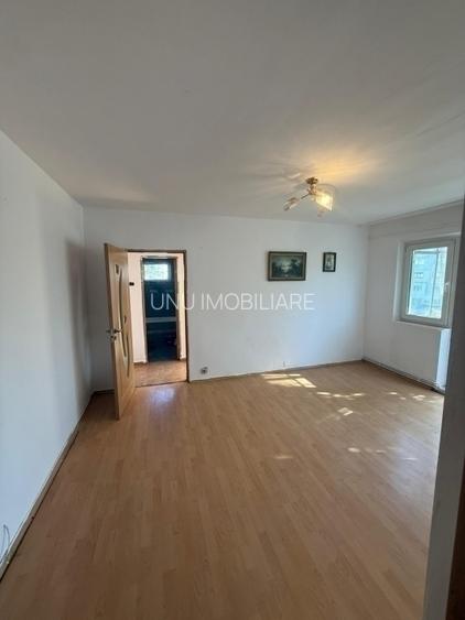 2 camere - Pacurari- Carrefur Express-  41 mp - liber- 71000 euro - 7