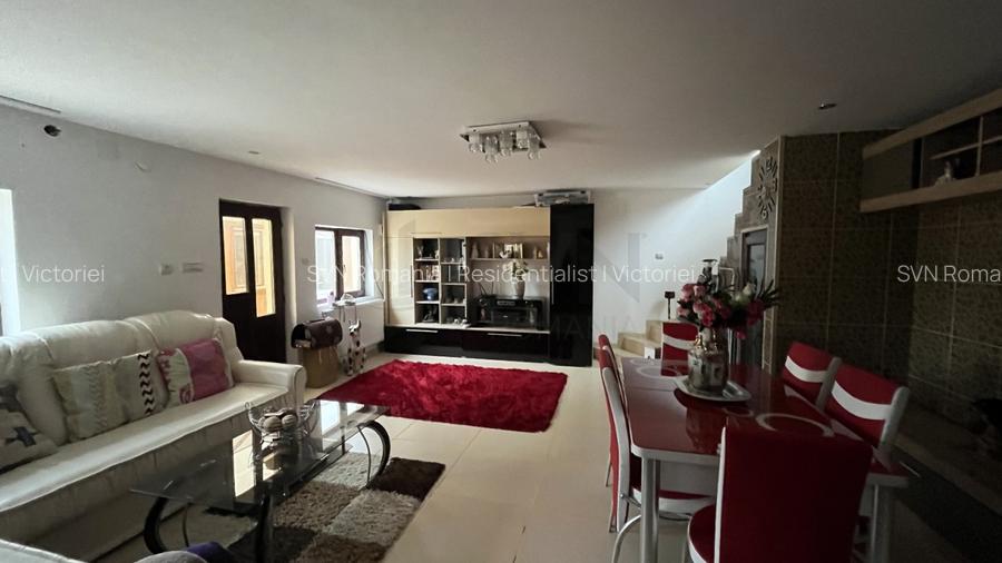 REV2005180 Casa cu 7 camere zona retrasa Poroinica - 3