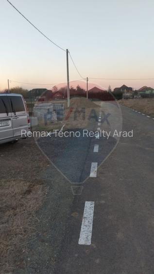 Teren langa Scoala Gimnazial Fantanele 600 mp cu acces la utilitati - 4