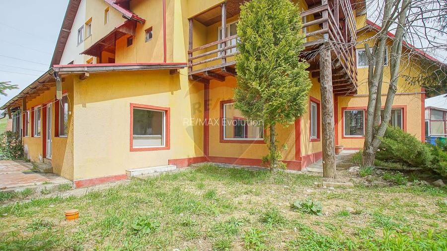 Comision 0% | Pensiune/Vilă 11 camere în Fundata - 52