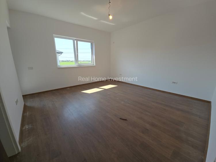 Vila langa lac 5 camere,teren 430 mp,100 m de blv. - 10
