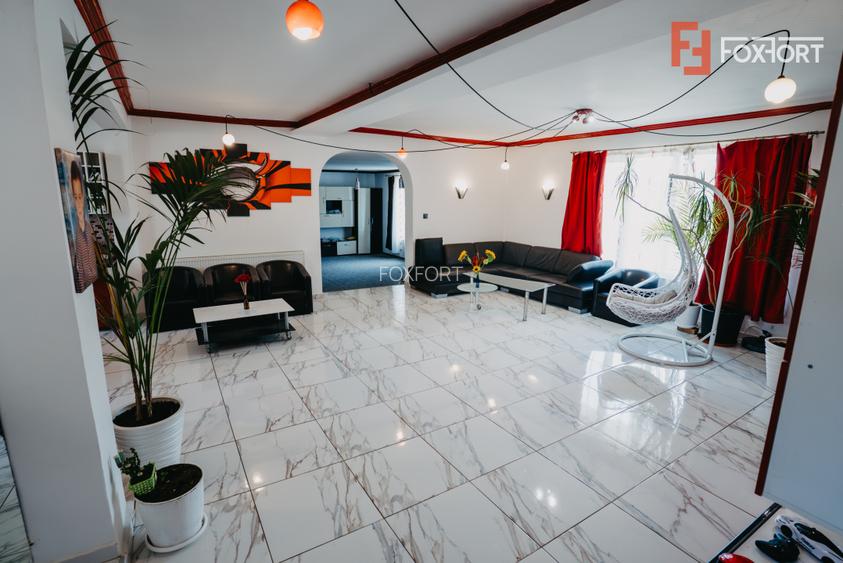 Casa individuala cu 8 camere si lac cu pesti, teren 4424 mp - Jebel - 23