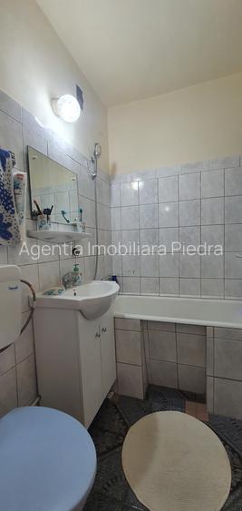 Vand apartament 2 camere , semidecomandat , zona Vasile Aaron - 10