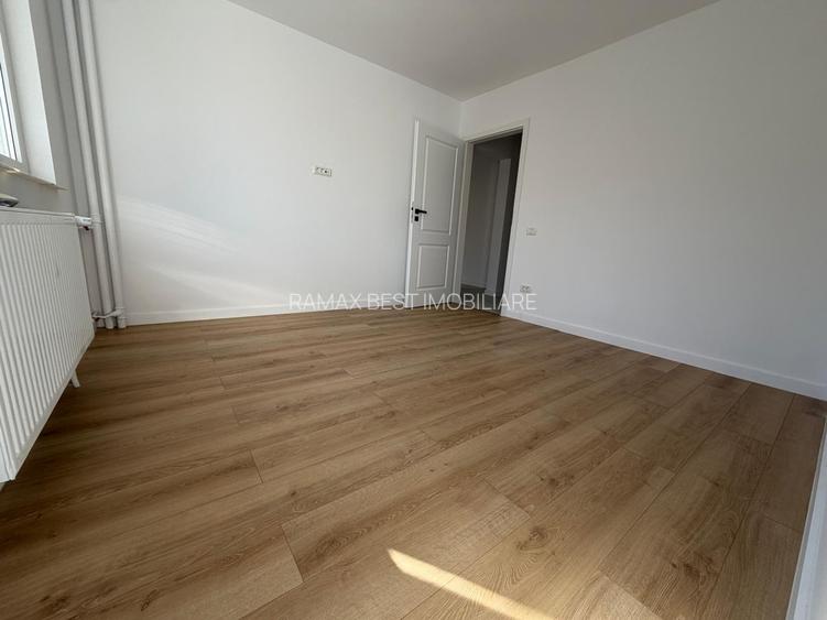 Titan, parcul Titanii, pe Zavideni, 10 minute metrou, renovat complet, bloc 4 et - 13