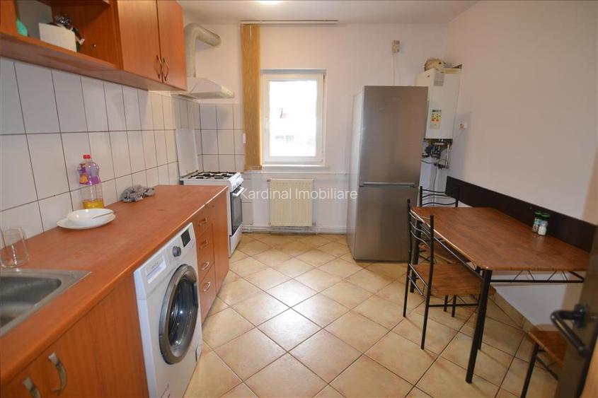 Apartament 3 camere decomandat intrare Răcădău, Str. Carpați - 3