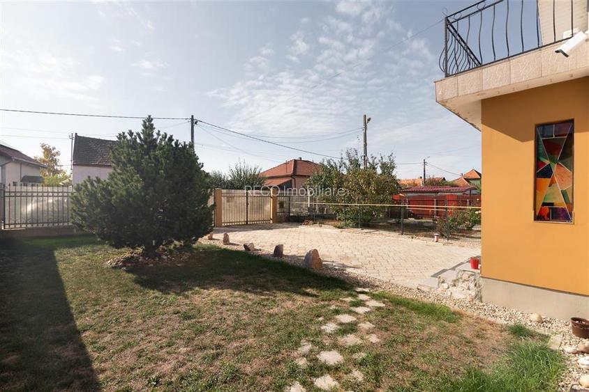 Casa P+M cu 4 camere+living+loc de luat masa in Santion - 56