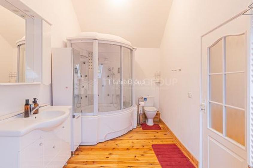 Vila in Poiana Brasov cu teren generos 1600mp, 2 corpuri, comision 0 - 8