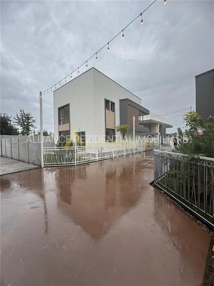 Casa individuala - 300 mp  - 5 camere - 3 bai - 2