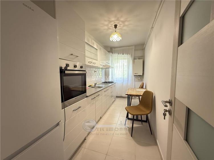 2 CAM BUCIUM INTABULAT PE IASI , GEAM LA BAIE, MOBILAT UTILAT - 3