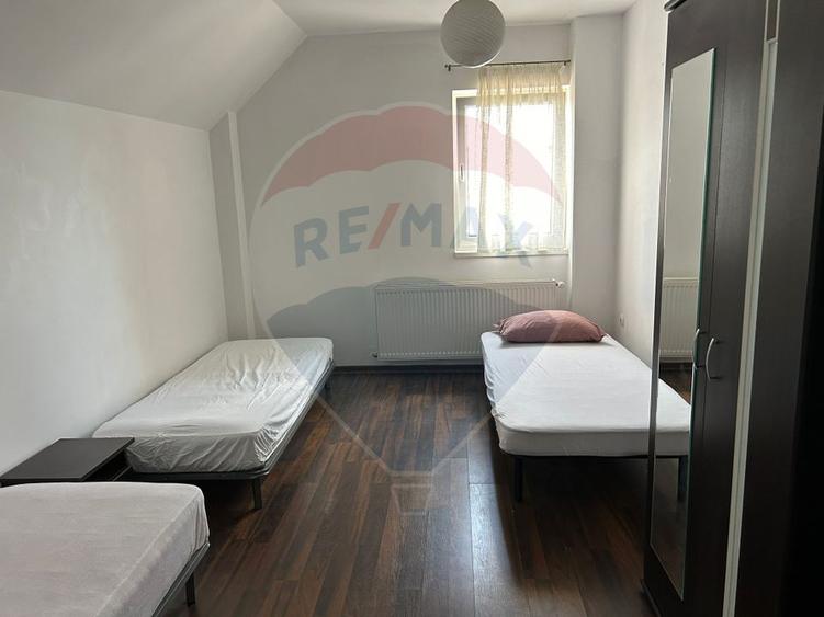 Apartament cu 3 camere de închiriat intr-un bloc cu parcare si curte