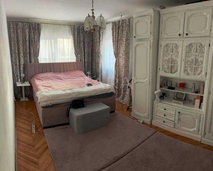 Apartament cu 4 camere, terasă de 250 mp, zona Liceul Prodeo –Mănăștur