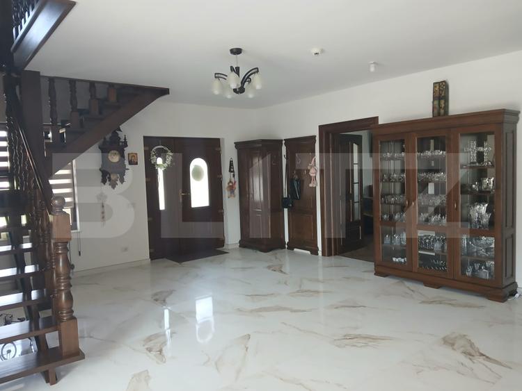 Casa individuala, 411 mp,  împreună cu 2000mp teren,  Gura Humorului, zona Toaca