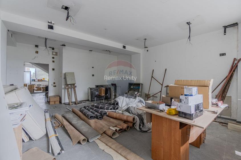 Cladire de 902 mp utili de vânzare, zona Grivitei - DN 13, COMISION 0 - 34