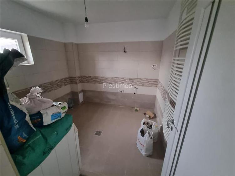 Casa independenta pe 2 nivele, 4 camere, 2 bai, debara cu 3 arii teren  in Sancr - 3