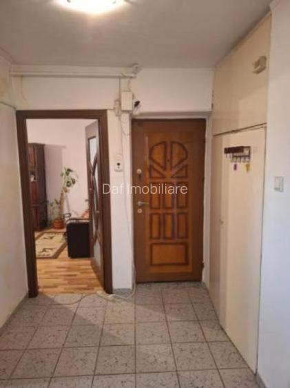102000 euro -3camere-2bai -69mp- Sebastian - bloc 1982 - 13