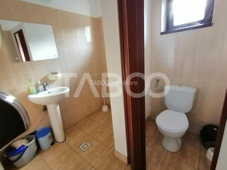 Pensiune 13 camere 16 bai sauna piscina si teren 1565 mp Cisnadioara - 40