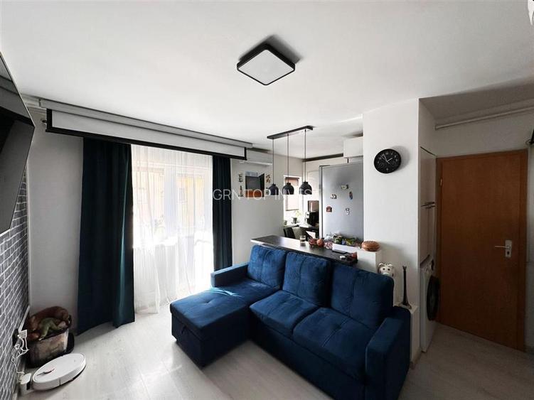 Apartament modern 3 camere la mansarda zona Milea - 2