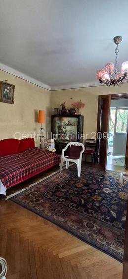 Apartament in vila, singur pe etaj, 2/2, spatios, terasa, 4 camere - 5