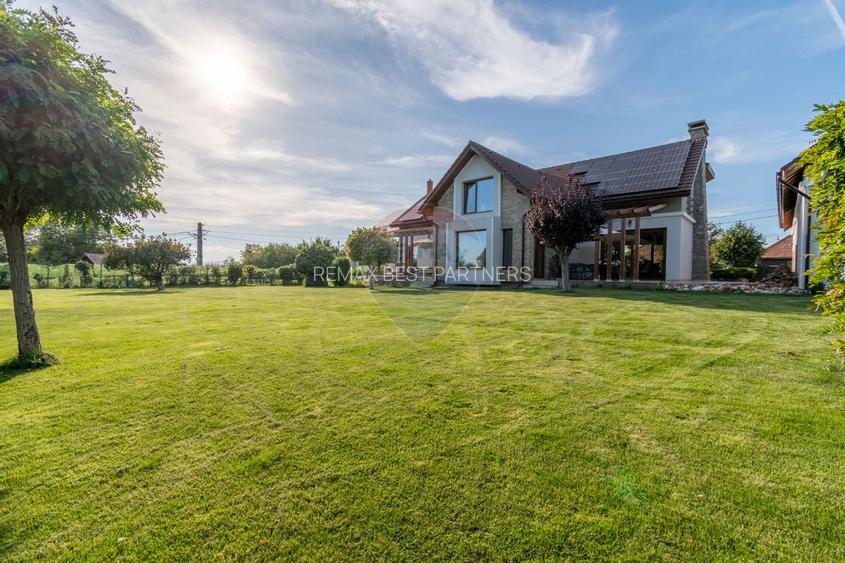 Proprietate exclusivista de vanzare: 2 case | 9 camere | 2000 mp teren - 25