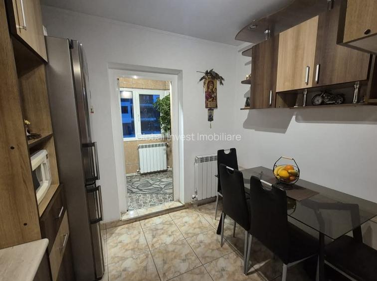 Apartament 3 camere, 2 gr sanitare, etaj 2/4 cu îmbunătățiri recente - 3