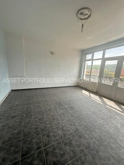 CASA/SPATIU COMERCIAL - GENUNENI - 6