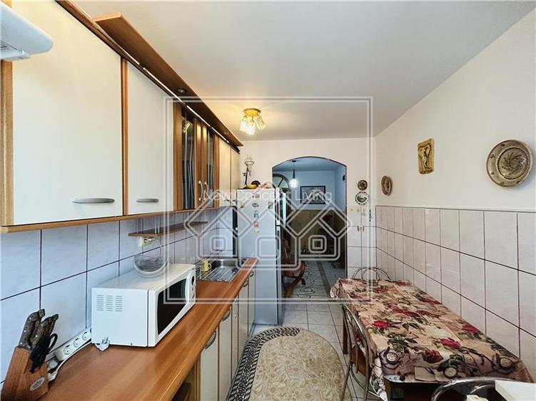 Apartament de vanzare in Sibiu - 3 camere, 2 balcoane + pivnita - - 16