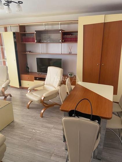 OCAZIE. Vanzare apartament cu 4 camere, central in Apahida. - 2