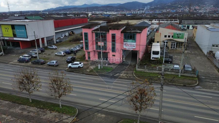 Hala de 2,400mp BD Regele Mihai Baia Mare zona Dedeman 490.000 EURO - 2