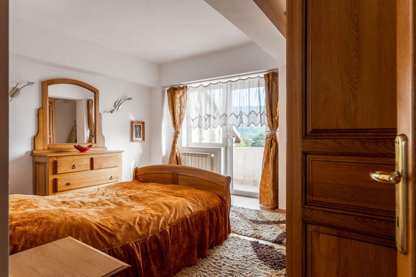 De investitit in apartament central -dormitor 35 mp,  vedere panoramica-Humor - 2