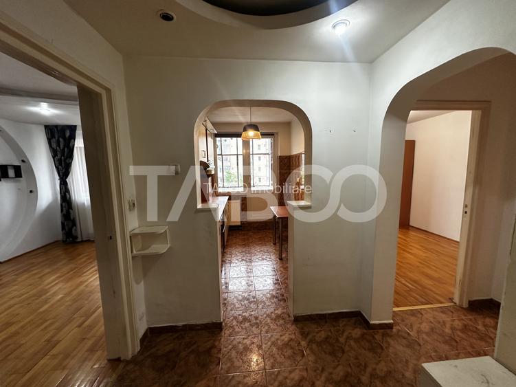 Apartament de vanzare 2 camere decomandate Mihai Viteazu etaj 1 - 4