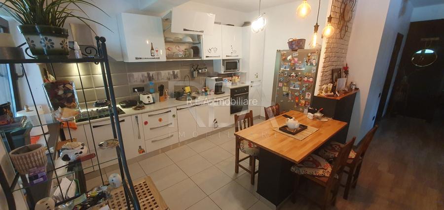 2 case si curte individuala la 400 de metri de statia de metrou Dristor 2  - 13