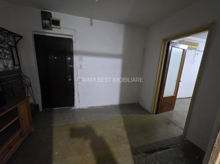 Jean Steriadi, 15 minute metrou 1 Decembrie 1918, pe Buhusi, bloc 1980 - 15